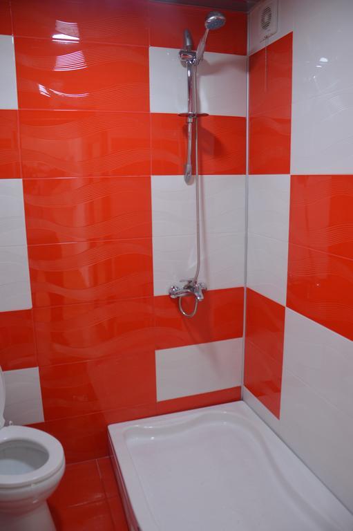 Irakli'S Apartment With Sea View Батуми Стая снимка