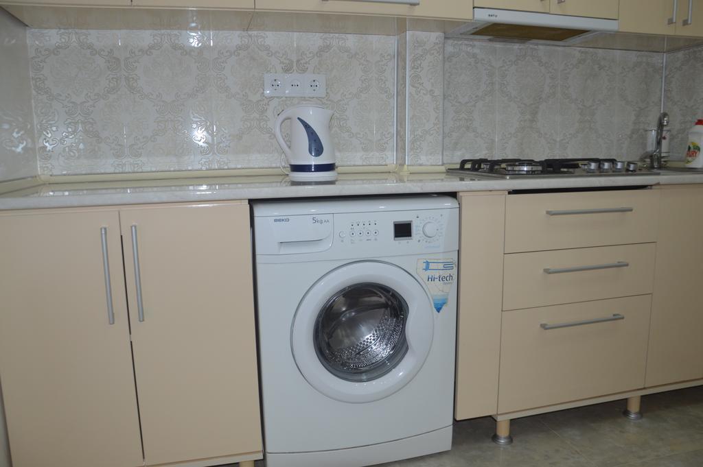 Irakli'S Apartment With Sea View Батуми Стая снимка