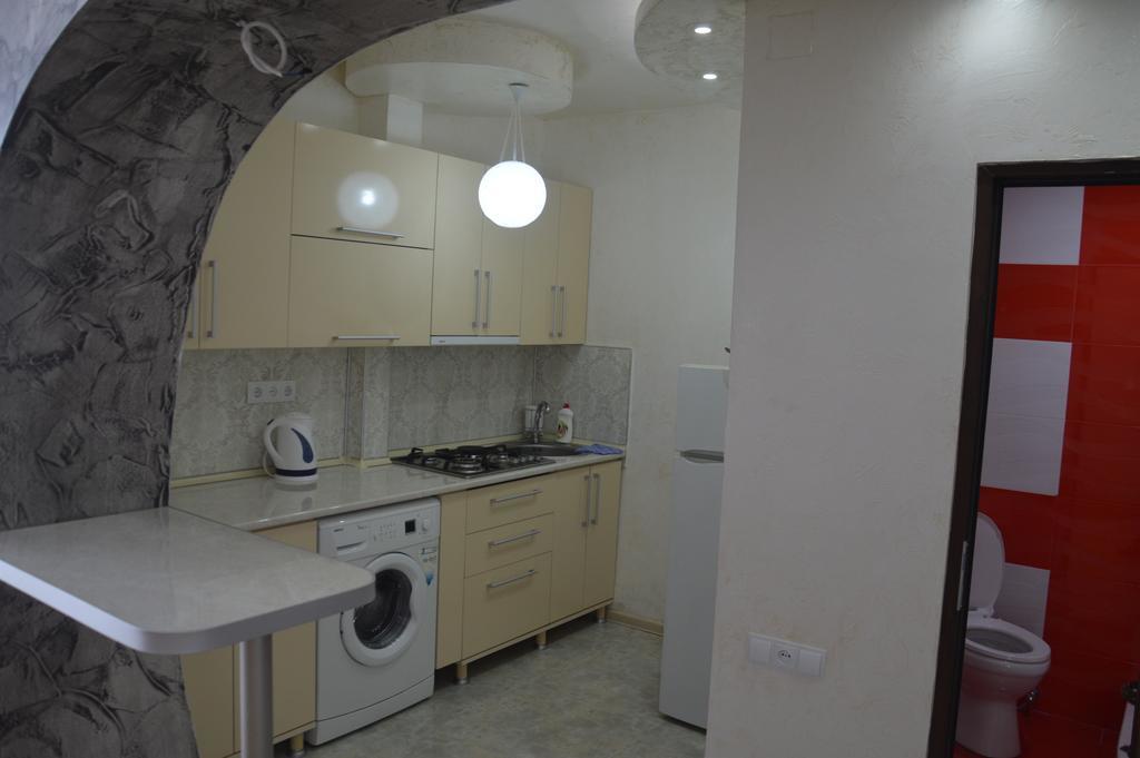 Irakli'S Apartment With Sea View Батуми Стая снимка