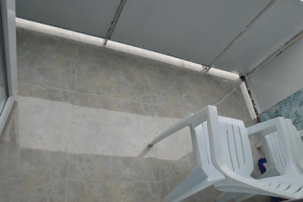 Irakli'S Apartment With Sea View Батуми Стая снимка